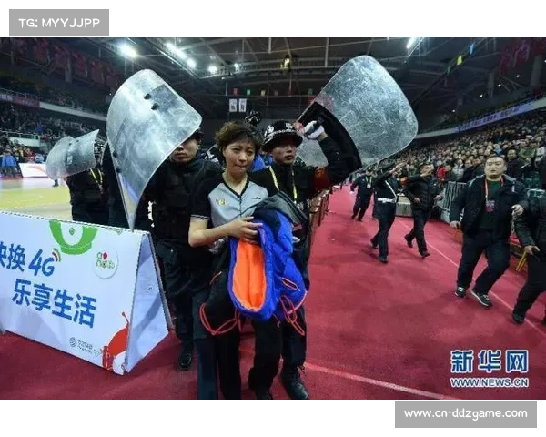 球迷禁令生效：投掷硬币者禁入球场两年